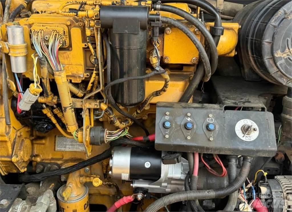 CAT TH580B Телескопічні навантажувачі
