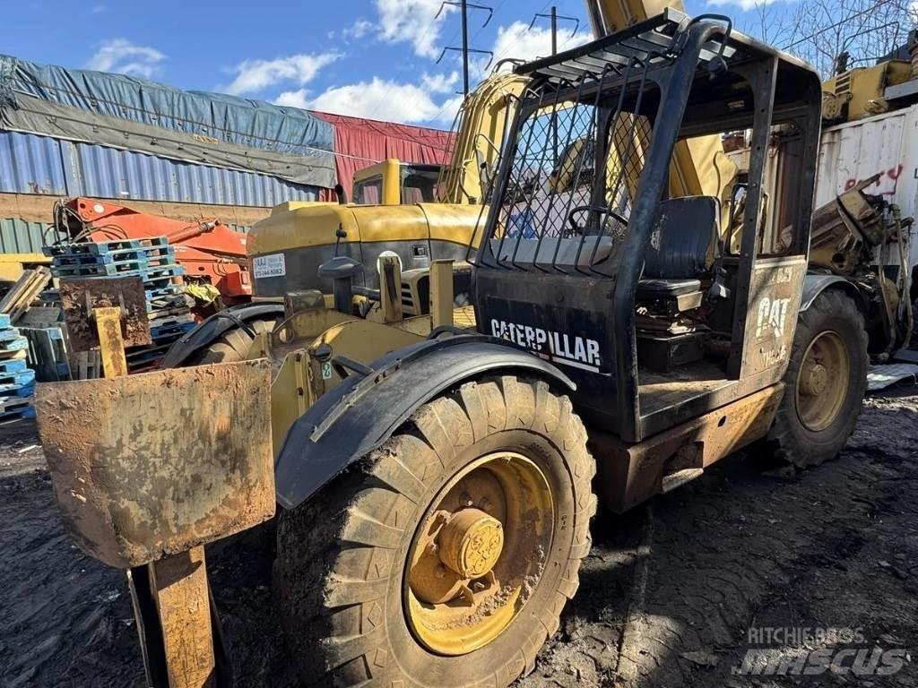 CAT TH83 Телескопічні навантажувачі