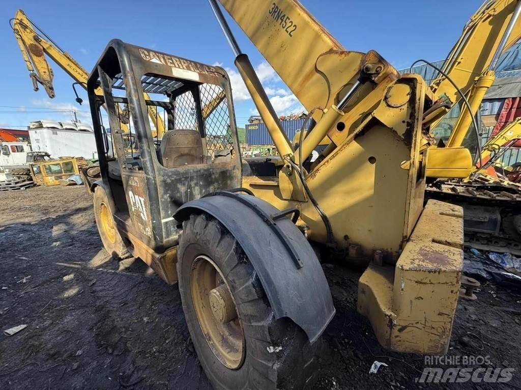 CAT TH83 Телескопічні навантажувачі