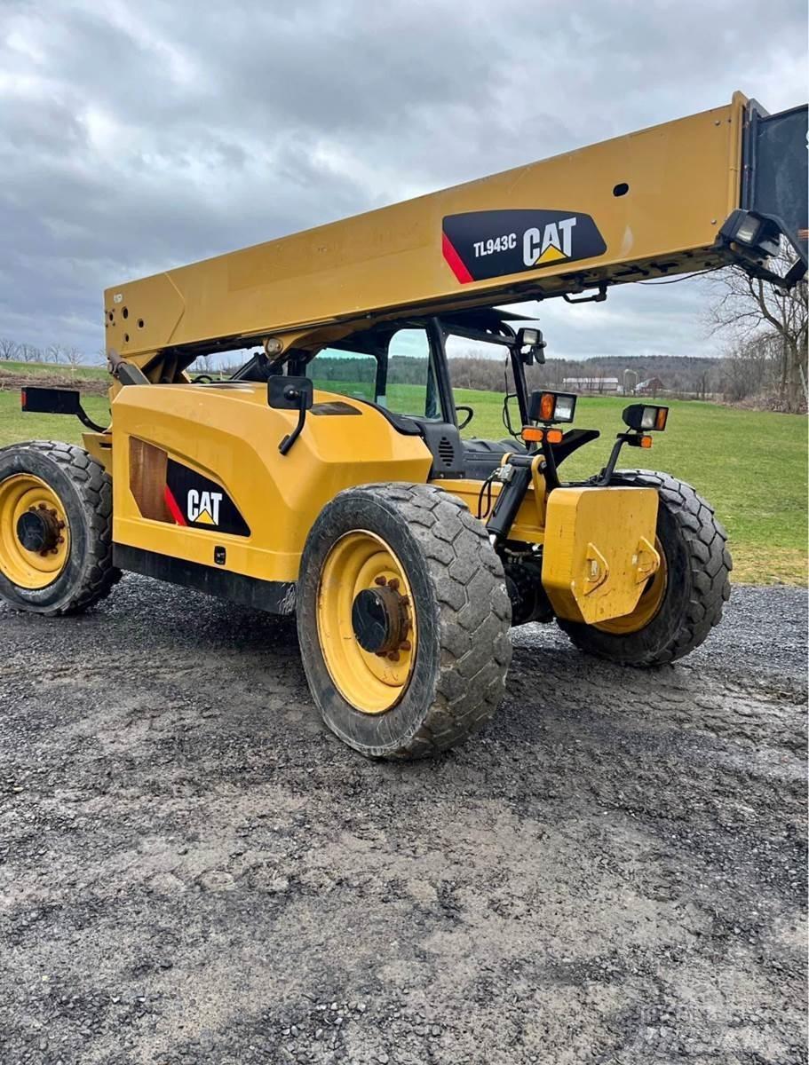 CAT TL943C Телескопічні навантажувачі