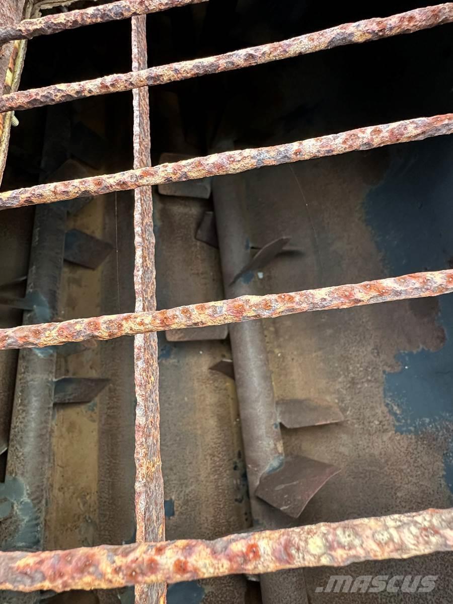 Finn T330 Прийомні бункери