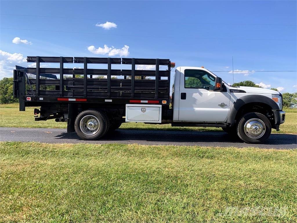 Ford 550 Автотранспорт для перевезення тварин