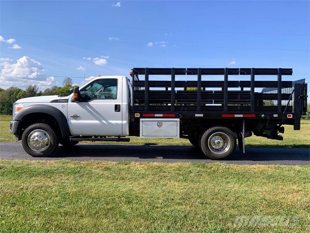 Ford 550 Автотранспорт для перевезення тварин