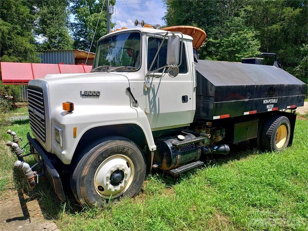 Ford 8000 Вантажівки-цистерни