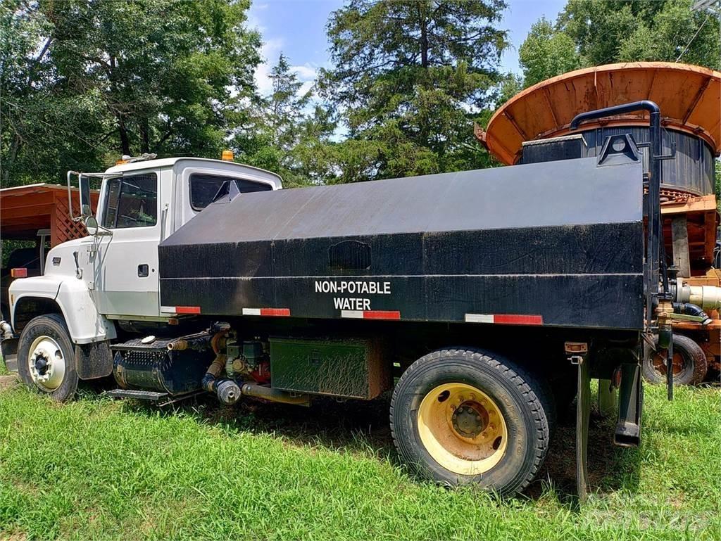 Ford 8000 Вантажівки-цистерни