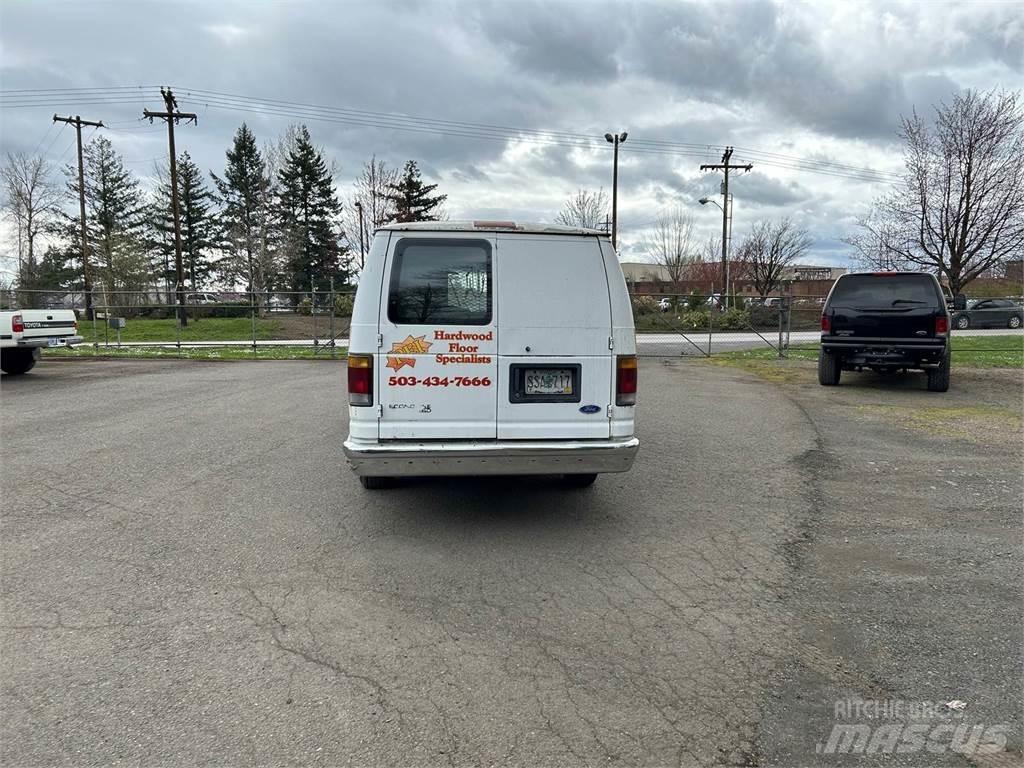 Ford E-250 Мікроавтобуси