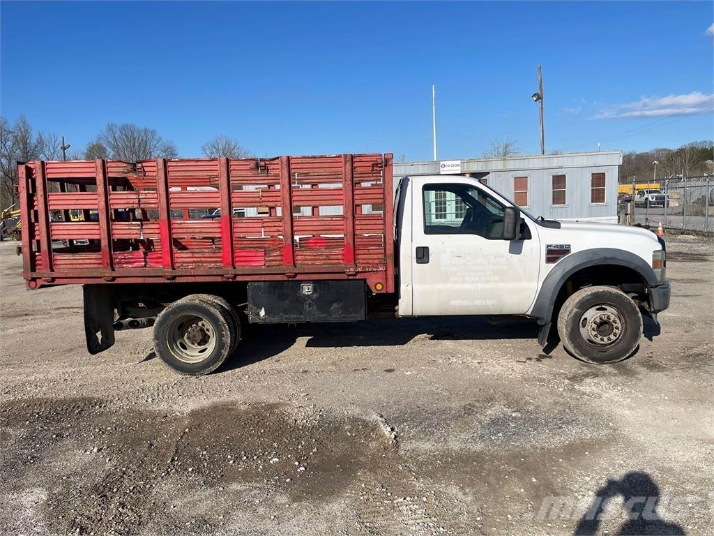 Ford F-450 Автотранспорт для перевезення тварин
