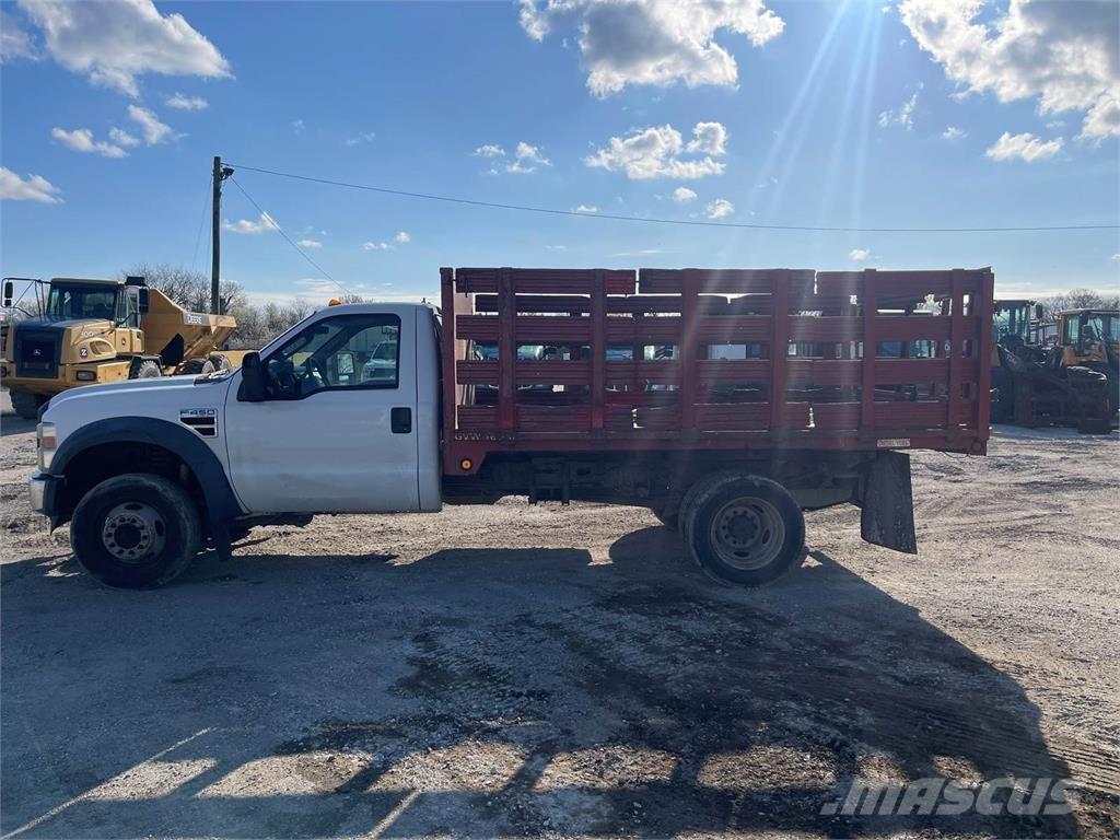 Ford F-450 Автотранспорт для перевезення тварин