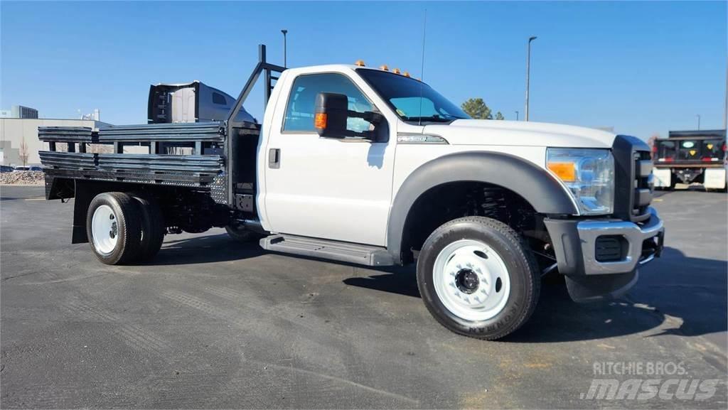 Ford F-550 Автотранспорт для перевезення тварин