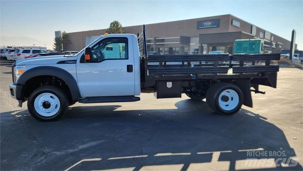 Ford F-550 Автотранспорт для перевезення тварин