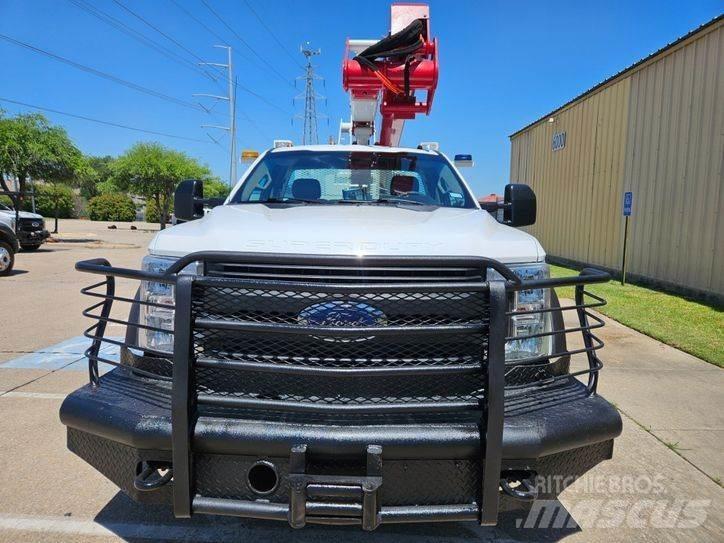 Ford F-550 Автовишки на базі вантажівки