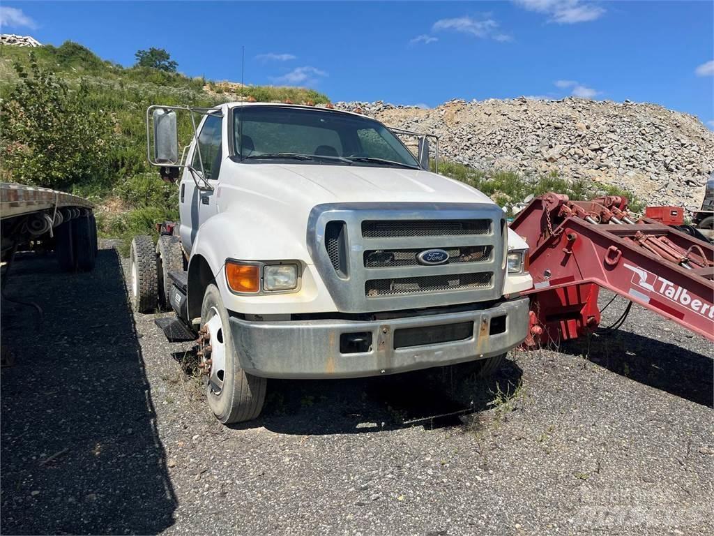Ford F-650 Шасі з кабіною