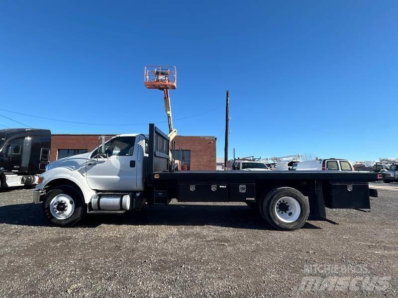 Ford F-750 Вантажівки-платформи/бокове розвантаження