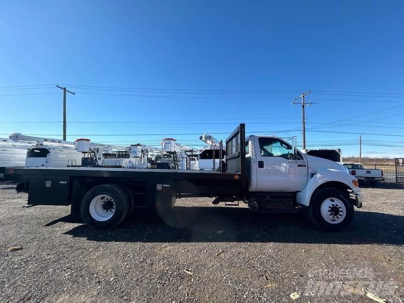 Ford F-750 Вантажівки-платформи/бокове розвантаження
