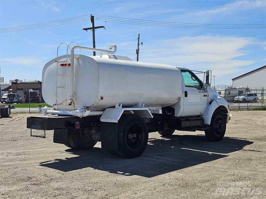 Ford F-750 Вантажівки-цистерни