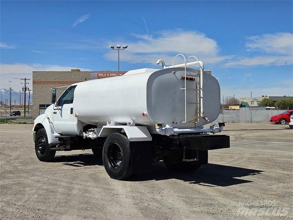 Ford F-750 Вантажівки-цистерни