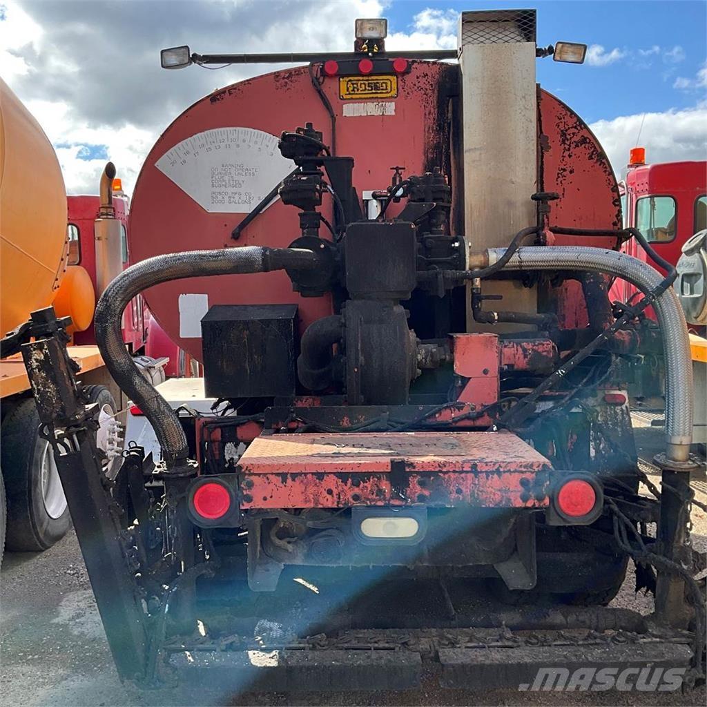 Ford F-800 Вантажівки-цистерни