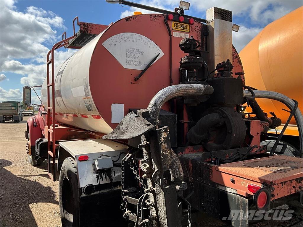 Ford F-800 Вантажівки-цистерни