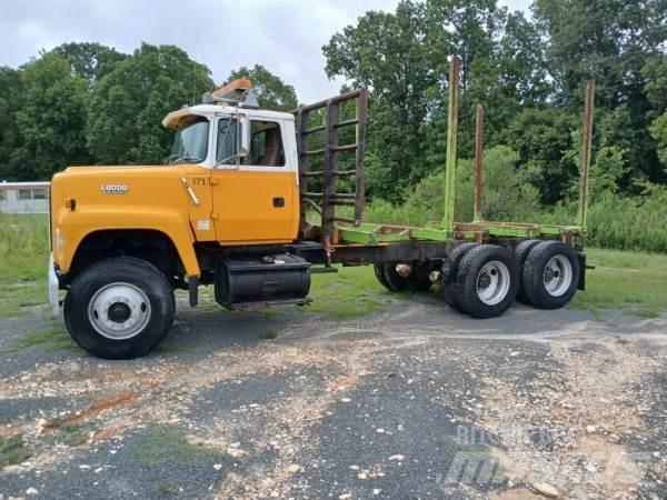 Ford L8000 Лісовози