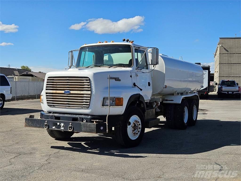 Ford L9000 Вантажівки-цистерни