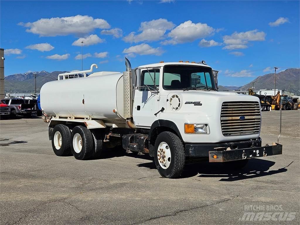 Ford L9000 Вантажівки-цистерни