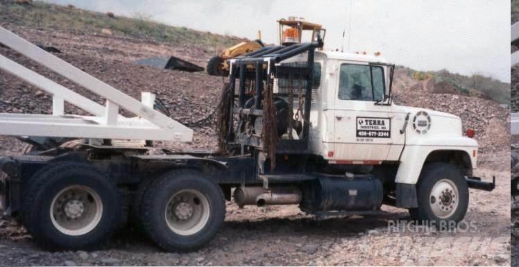 Ford LT9000 Бортові вантажівки