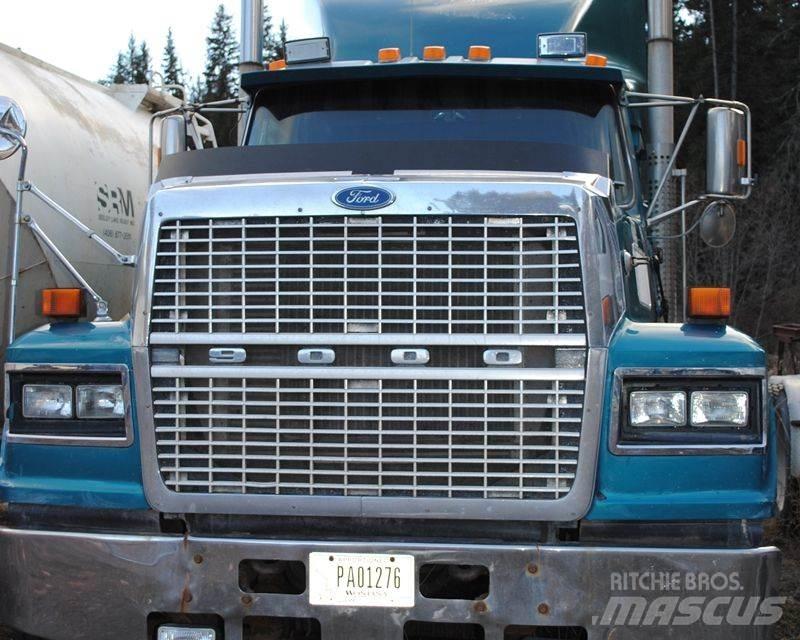 Ford LTL9000 Тягачі