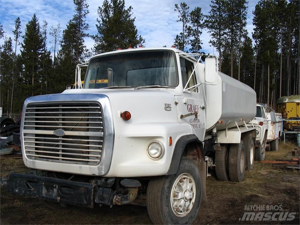 Ford LTS8000 Вантажівки-цистерни