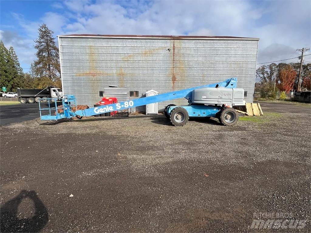 Genie S-80 Вертикальні щоглові підйомники