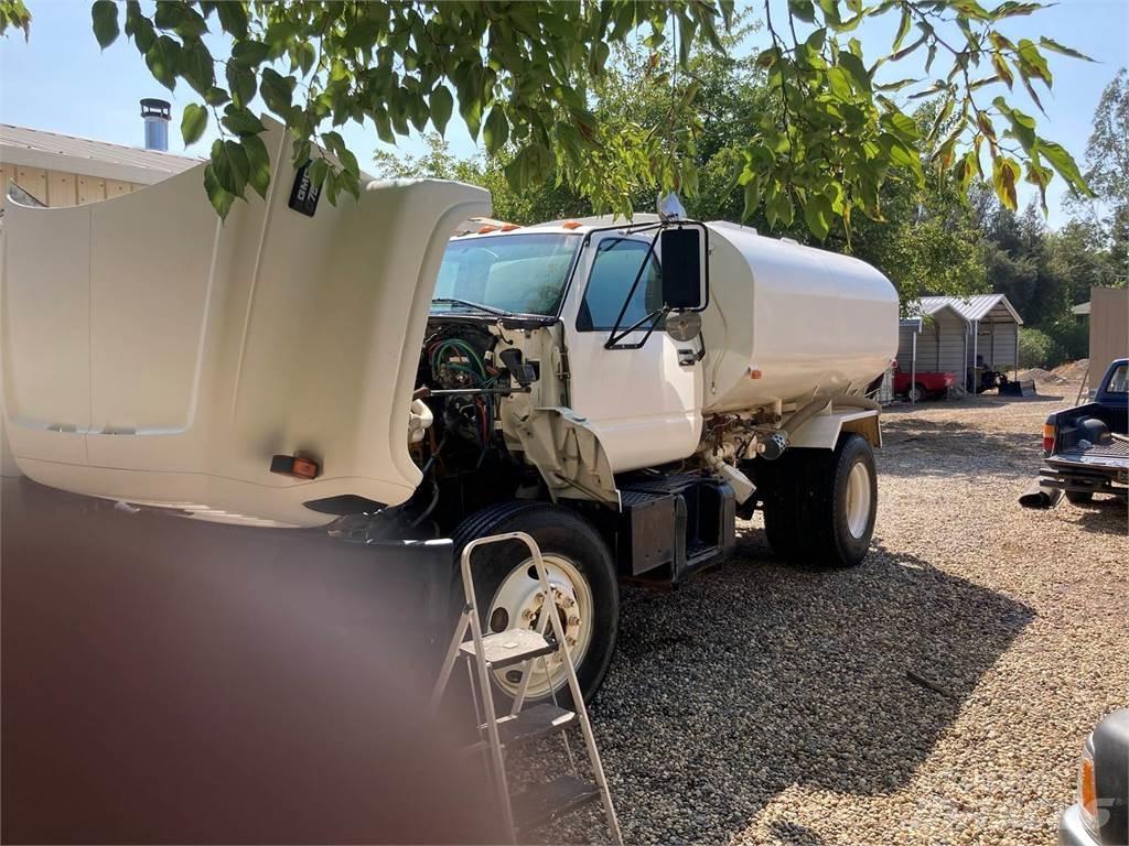 GMC 7500 Вантажівки-цистерни