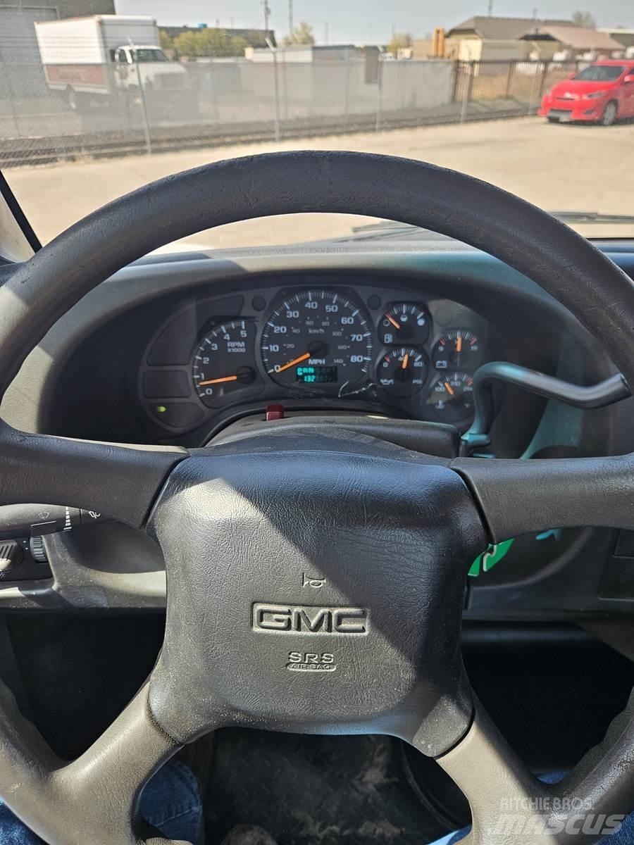 GMC C5500 Вантажівки-платформи/бокове розвантаження