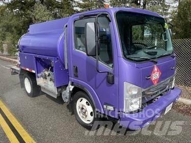 Isuzu NPR Вантажівки-цистерни
