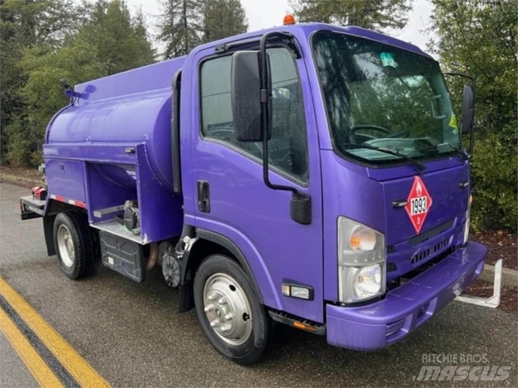 Isuzu NPR Вантажівки-цистерни