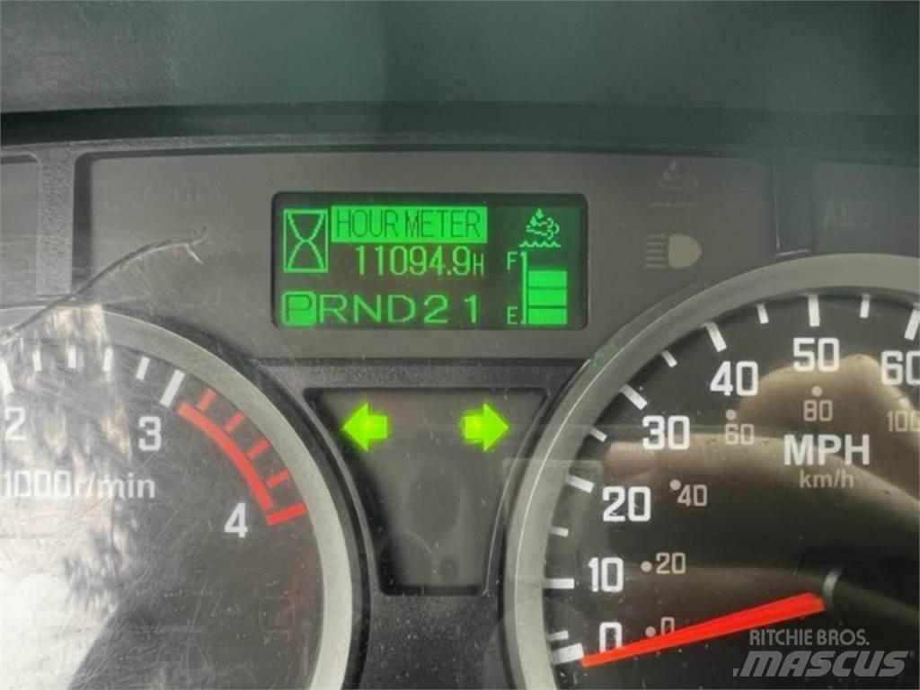 Isuzu NPR Вантажівки-цистерни