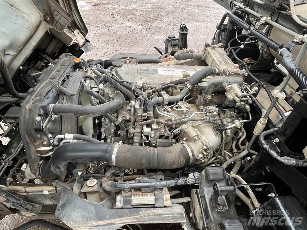 Isuzu NPR Підмітальні машини