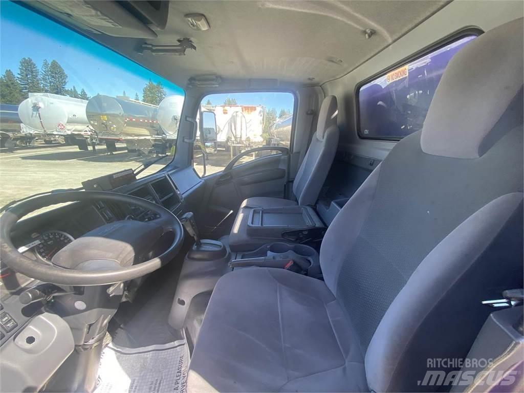 Isuzu NQR Вантажівки-цистерни