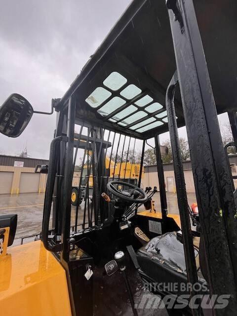 JCB 930 Інше