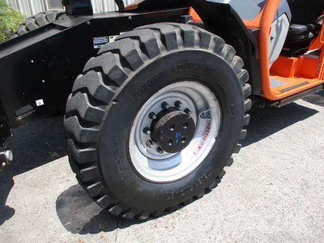 JLG 1055 Телескопічні навантажувачі