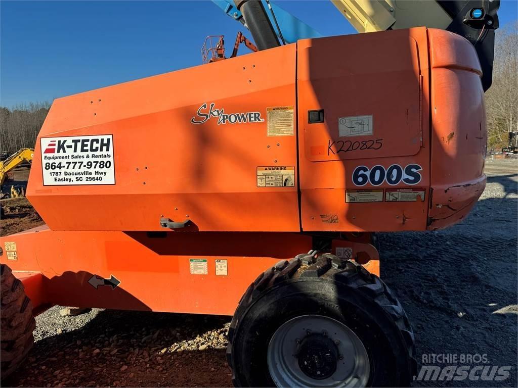JLG 600S Телескопічні підйомники