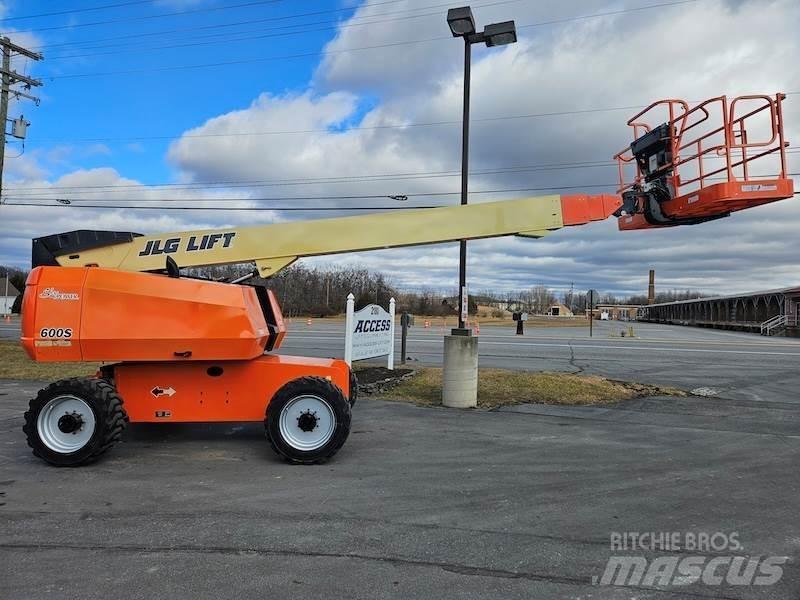 JLG 600S Телескопічні підйомники