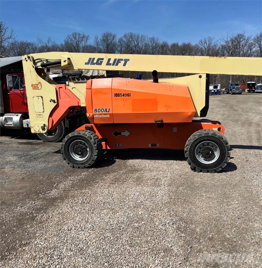 JLG 800 AJ Вертикальні щоглові підйомники