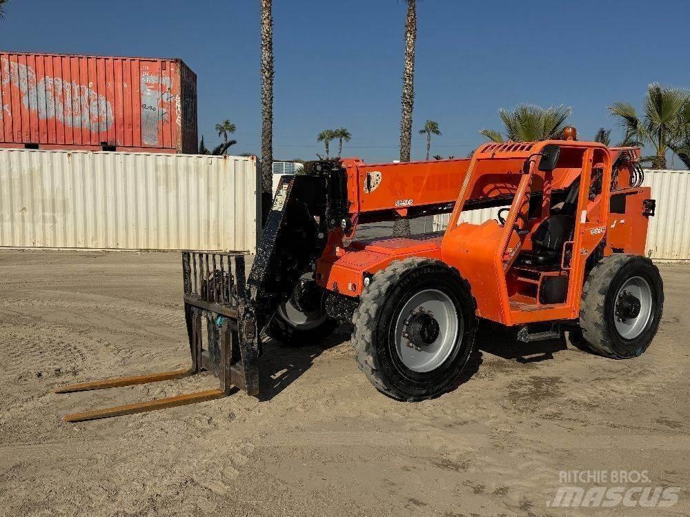 JLG 8042 Телескопічні навантажувачі