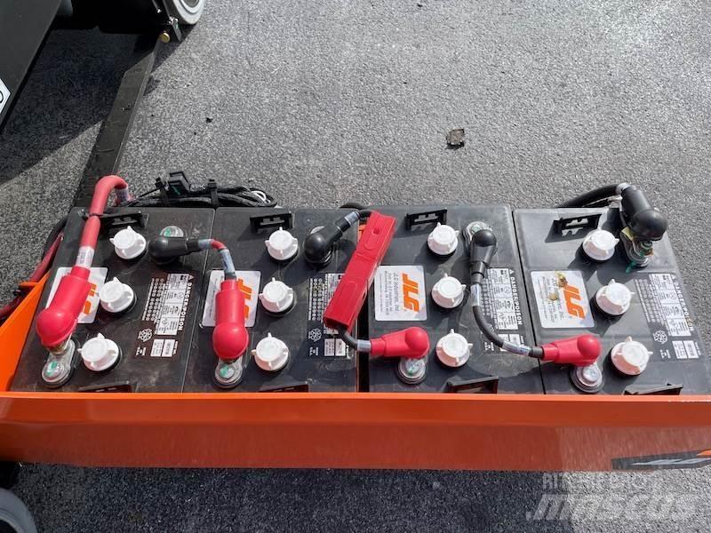 JLG R1932 Підйомники-ножиці