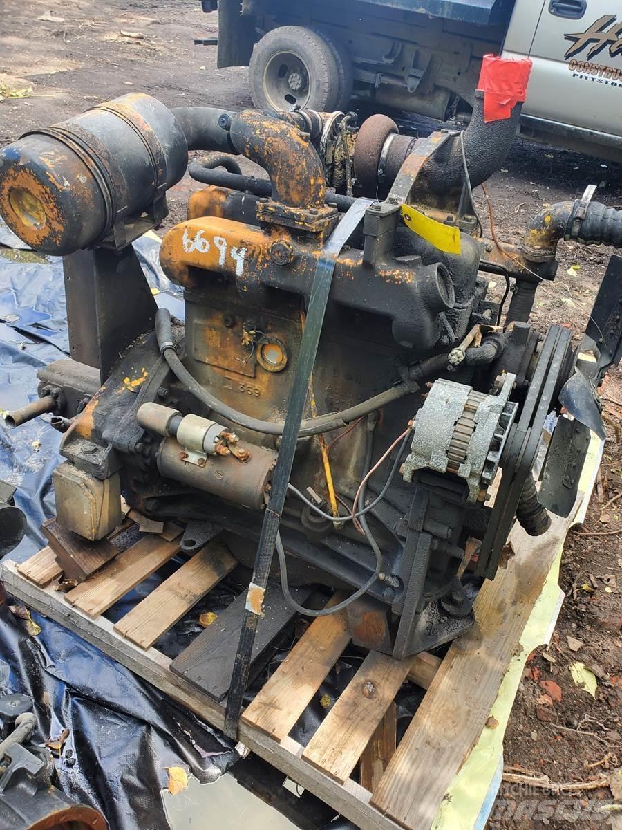 John Deere  Двигуни