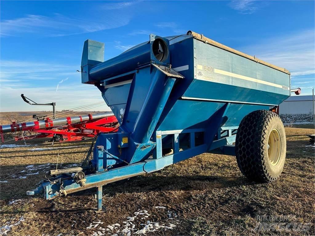 Kinze 640 Причепи перевантажувачі зерна