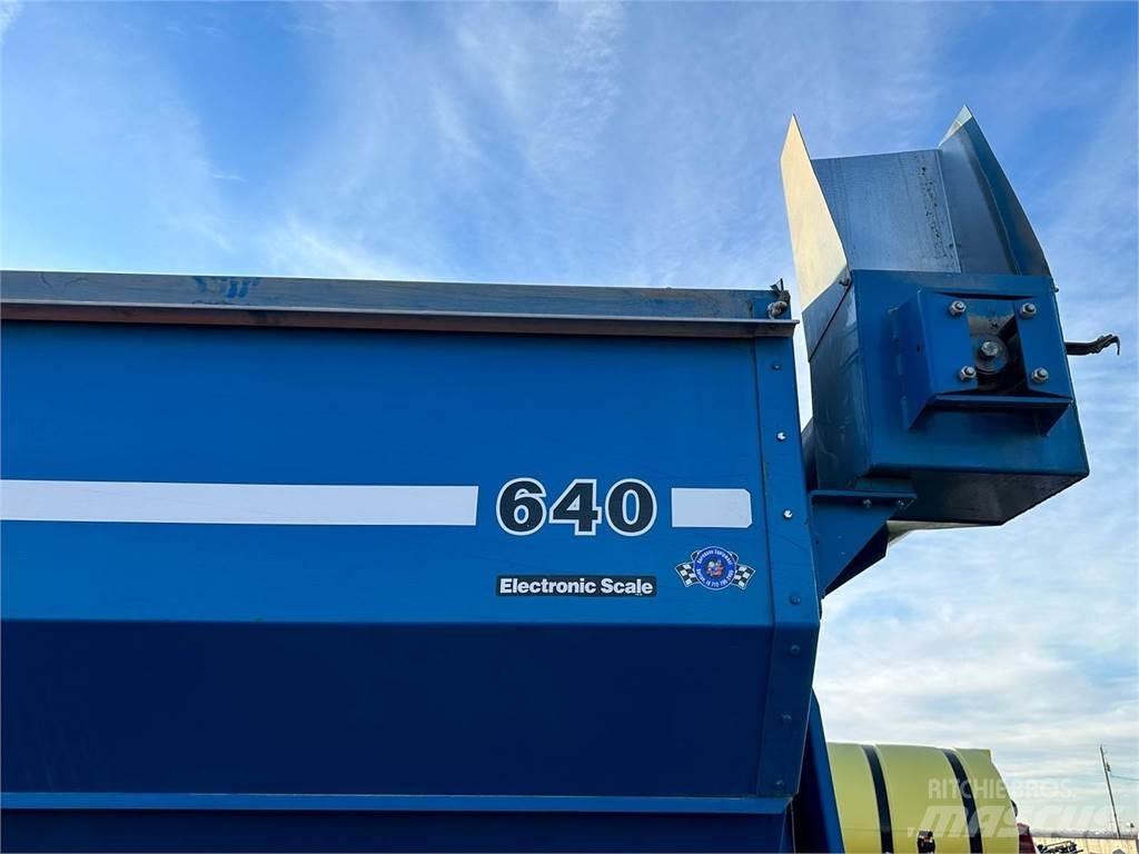 Kinze 640 Причепи перевантажувачі зерна