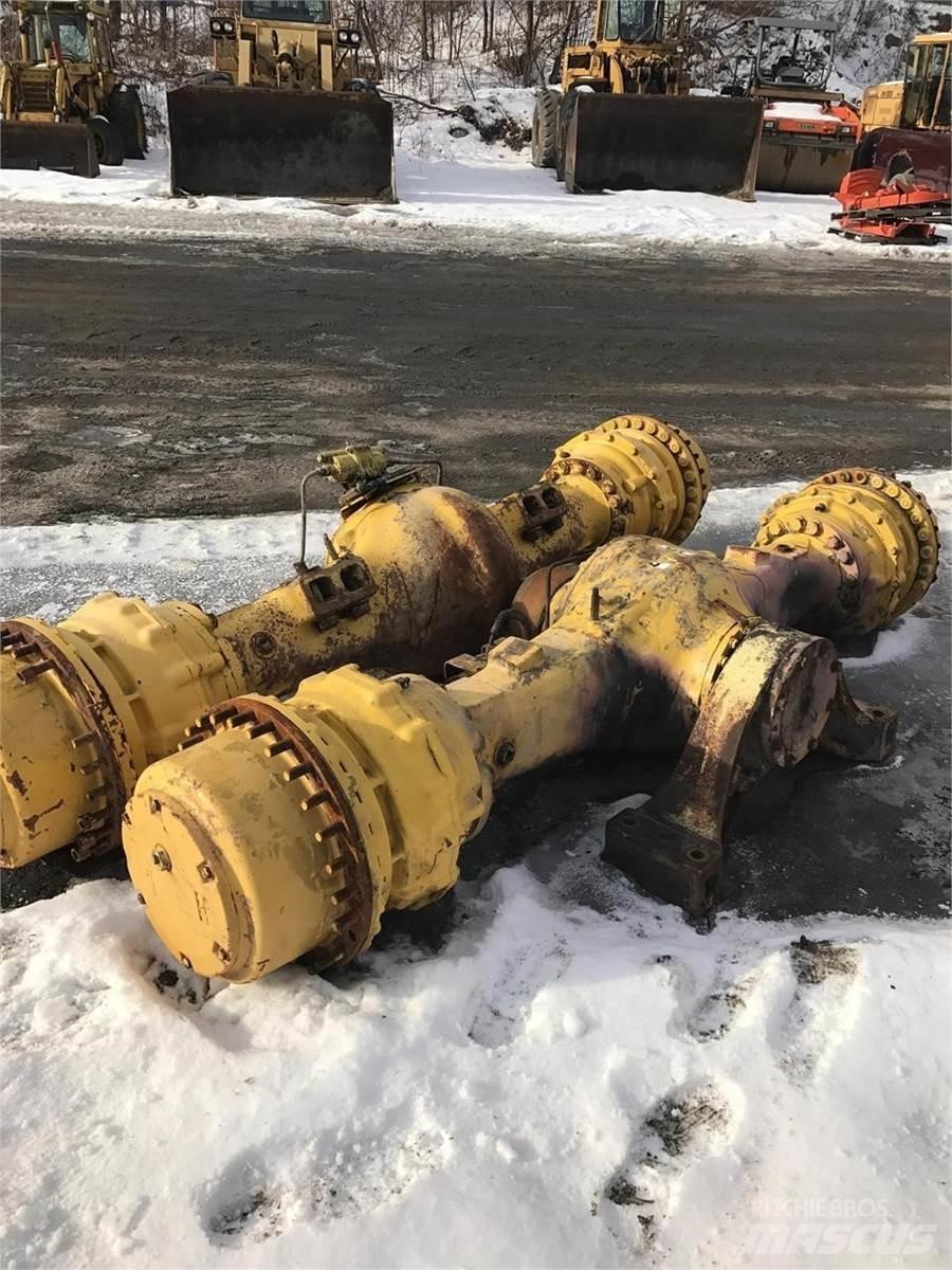 Komatsu  Осі