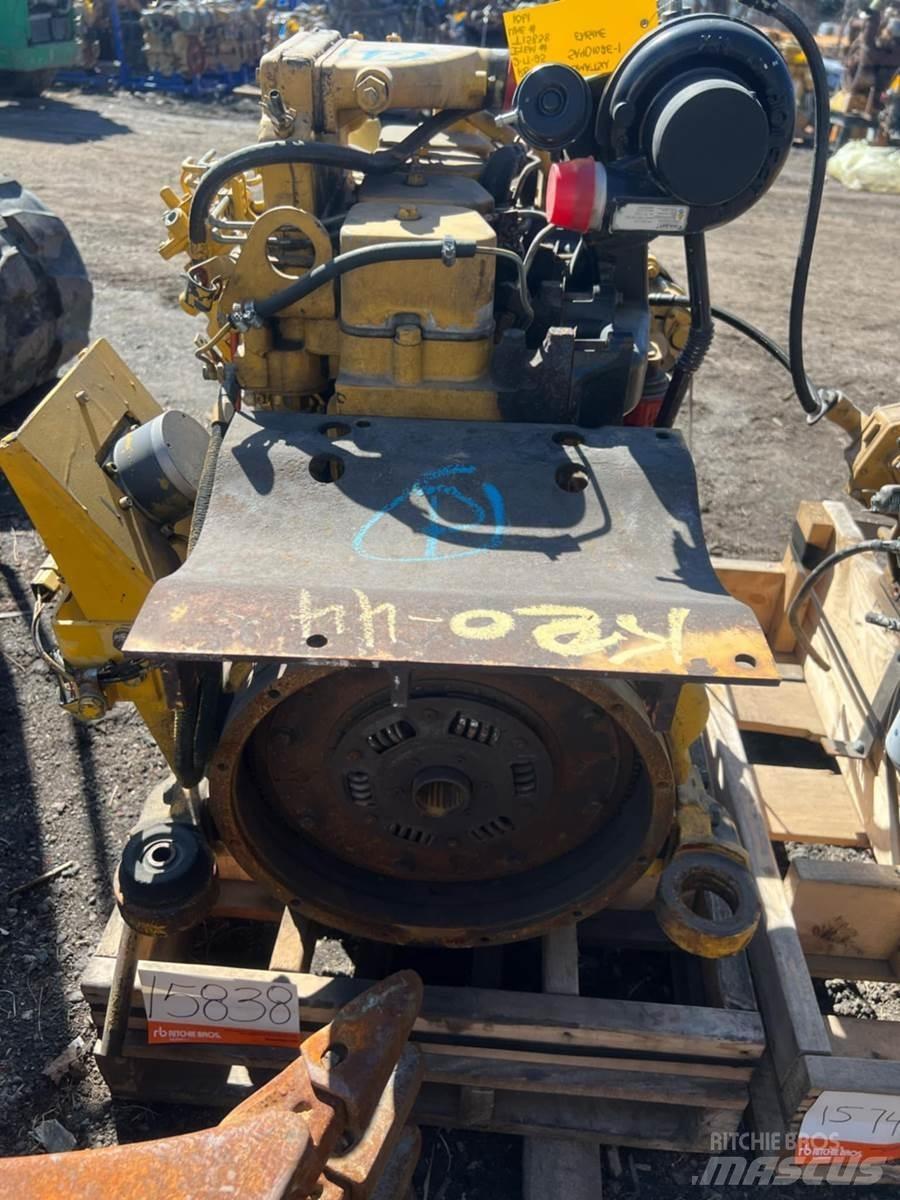 Komatsu  Двигуни
