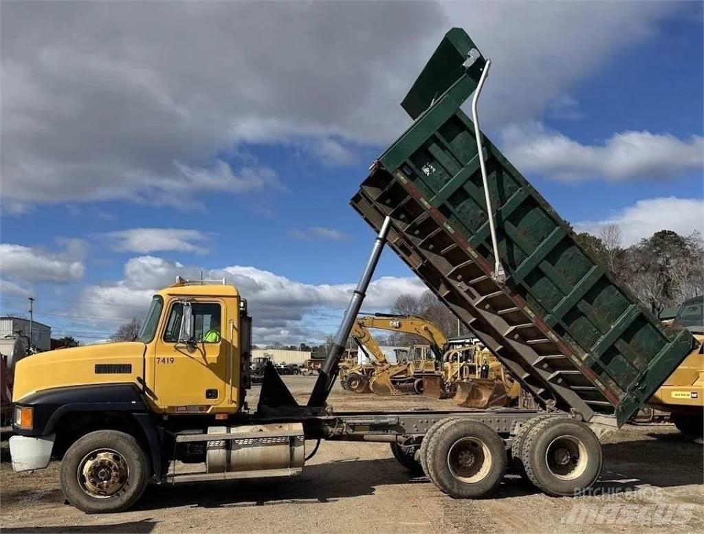 Mack CH613 Самоскиди