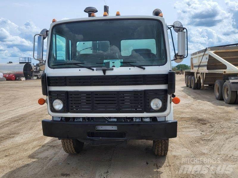 Mack Other Вантажівки-цистерни